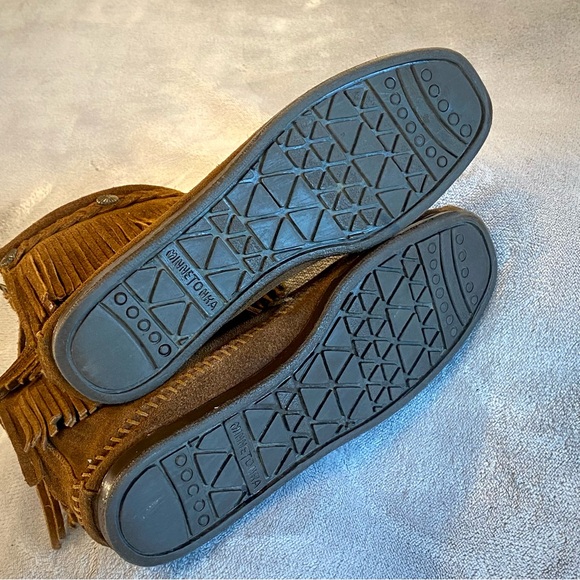 Minnetonka fringe boots - Picture 2 of 11